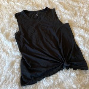 3/$15🔴 Women’s black tie up muscle tank size medium in black SO